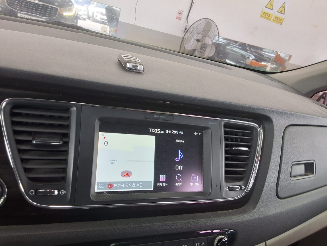 KIA THE NEW CARNIVAL 9-SEATER DIESEL PRESTIGE 2019 - zdjęcie 18