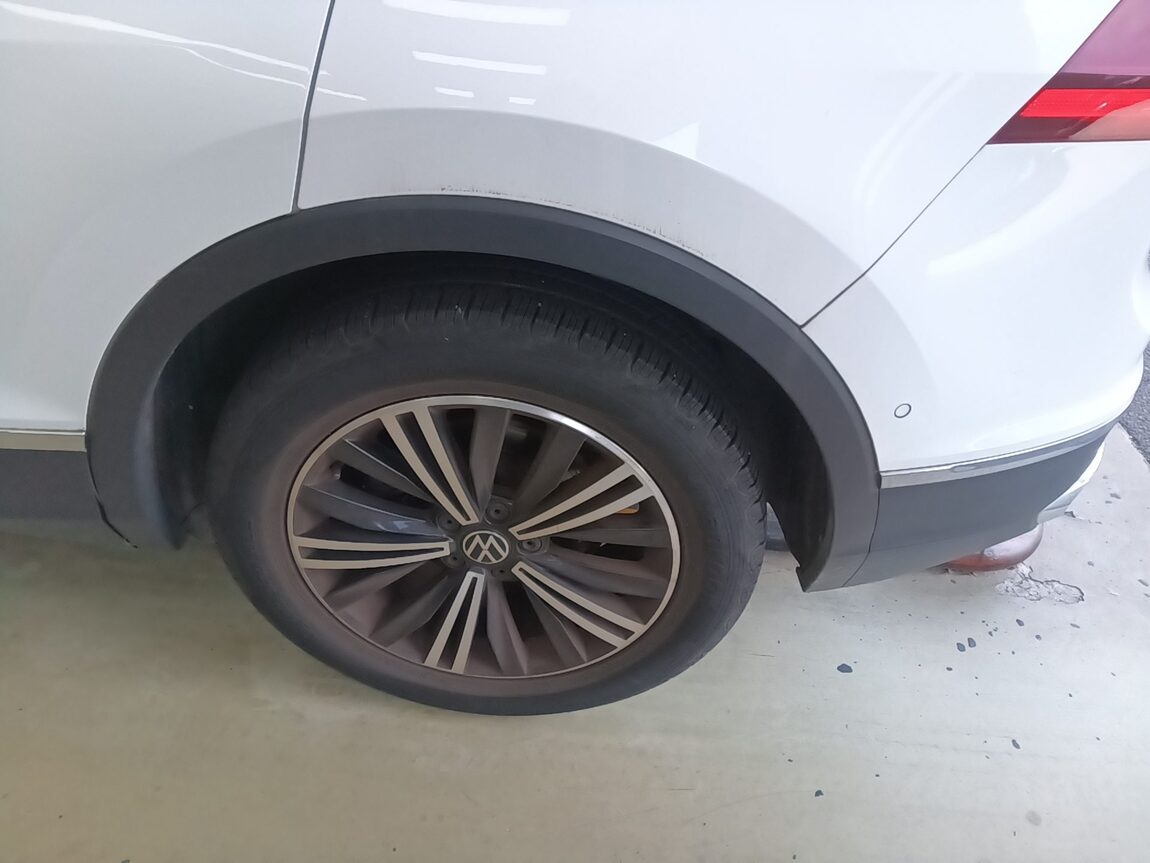 VOLKSWAGEN TIGUAN (2ND GEN) 2.0 TDI PREMIUM 2023 - zdjęcie 23