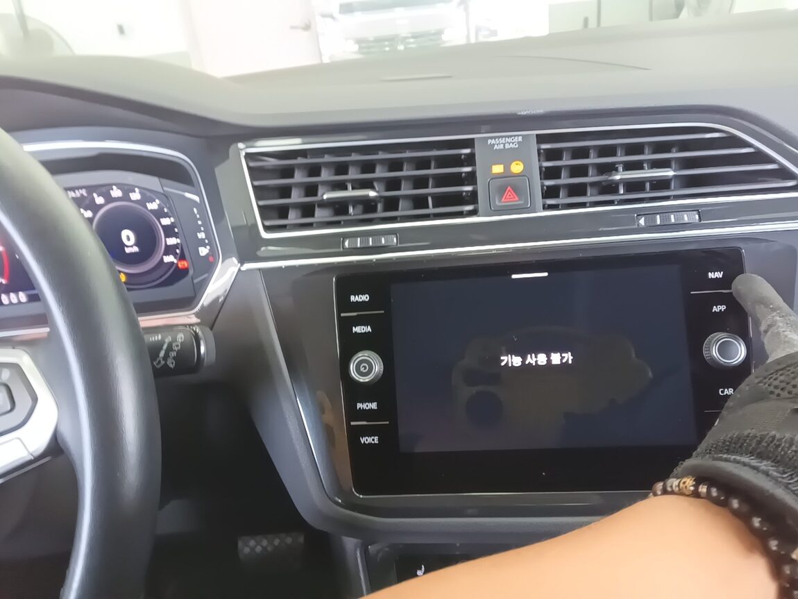 VOLKSWAGEN TIGUAN (2ND GEN) 2.0 TDI PREMIUM 2023 - zdjęcie 26