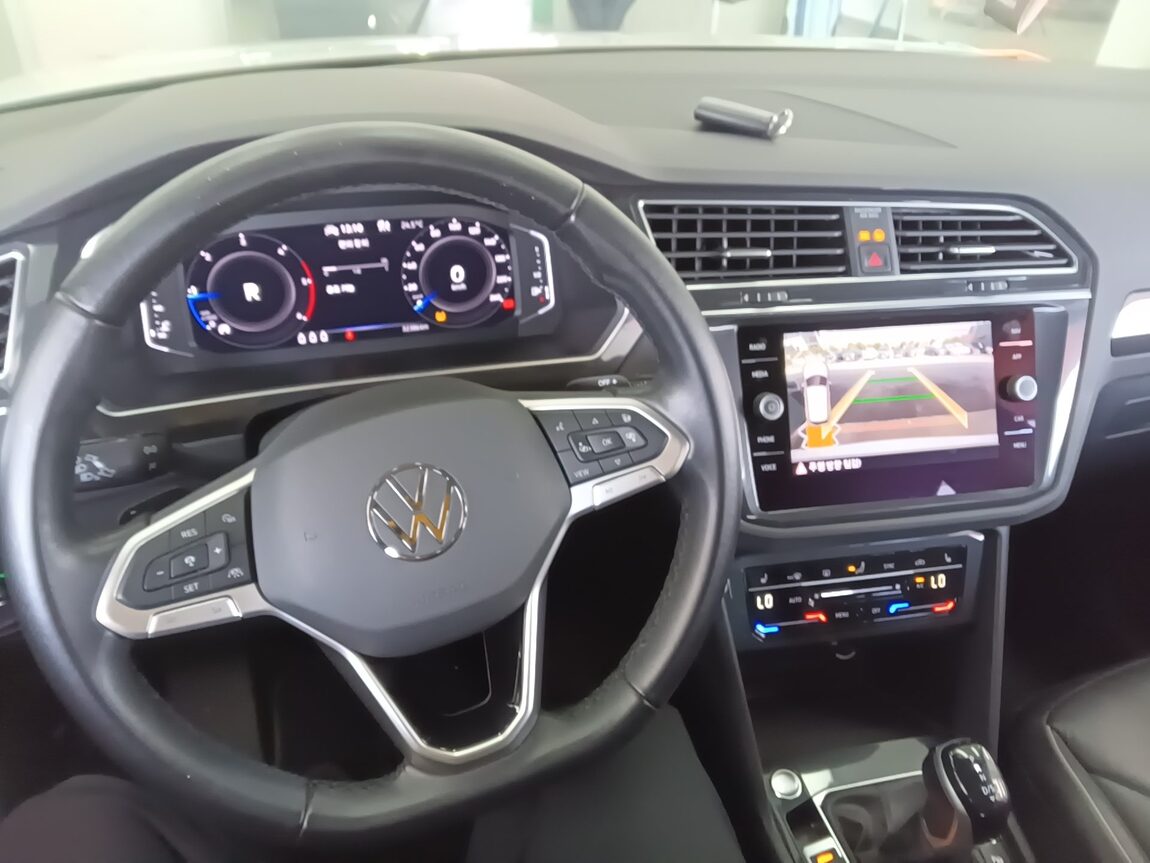 VOLKSWAGEN TIGUAN (2ND GEN) 2.0 TDI PREMIUM 2023 - zdjęcie 11