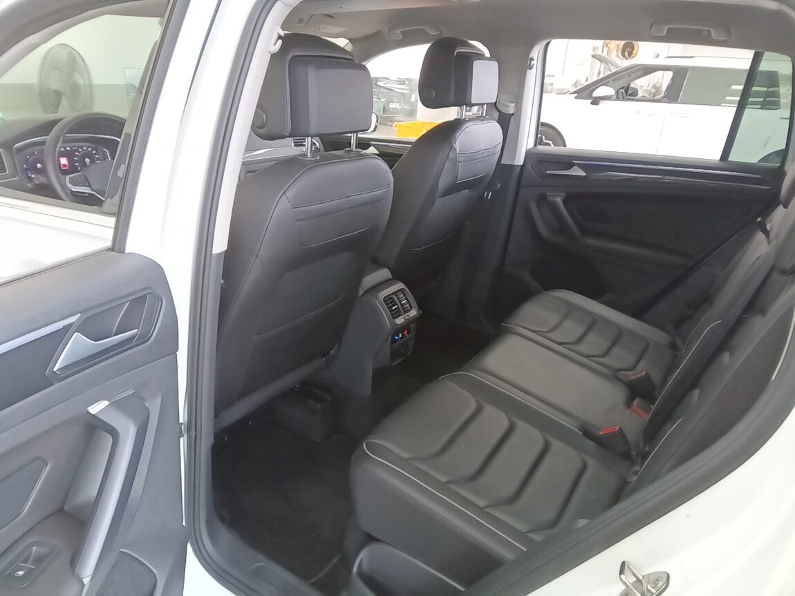 VOLKSWAGEN TIGUAN (2ND GEN) 2.0 TDI PREMIUM 2023 - zdjęcie 12