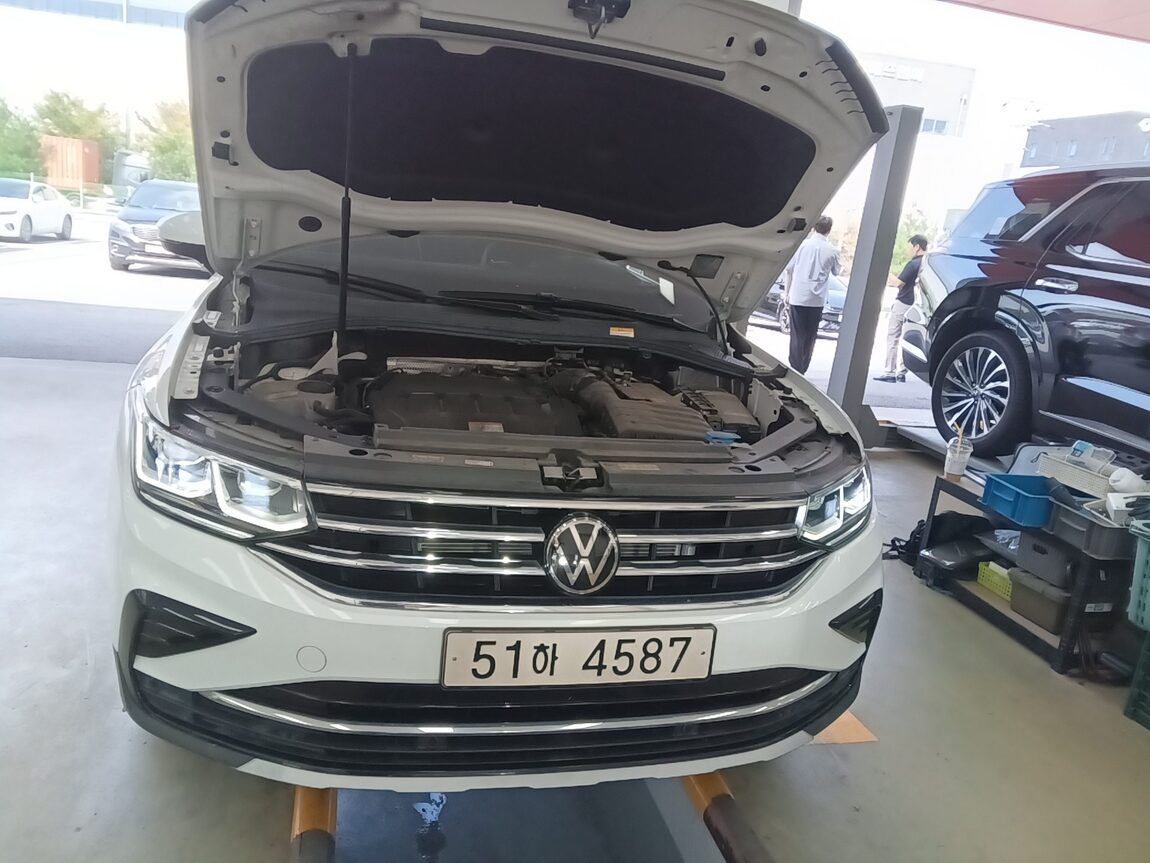 VOLKSWAGEN TIGUAN (2ND GEN) 2.0 TDI PREMIUM 2023 - zdjęcie 19