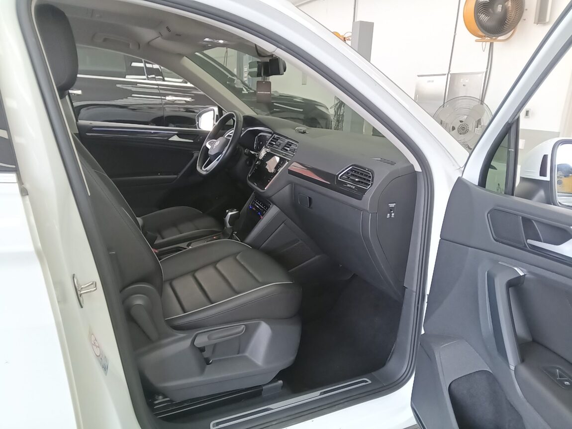 VOLKSWAGEN TIGUAN (2ND GEN) 2.0 TDI PREMIUM 2023 - zdjęcie 14