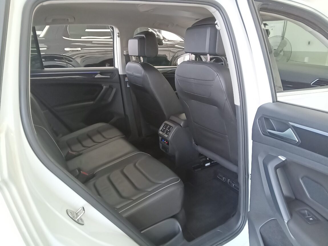 VOLKSWAGEN TIGUAN (2ND GEN) 2.0 TDI PREMIUM 2023 - zdjęcie 13