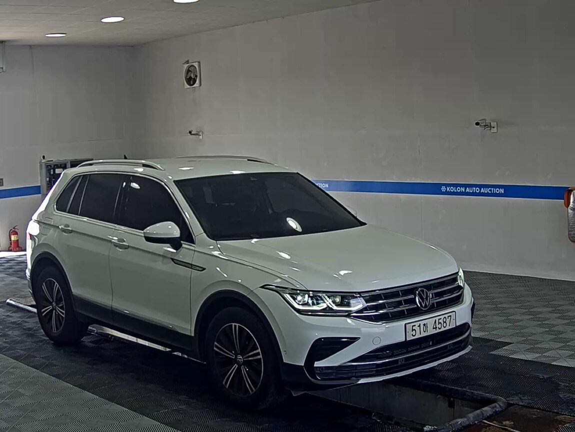 VOLKSWAGEN TIGUAN (2ND GEN) 2.0 TDI PREMIUM 2023 - zdjęcie 3