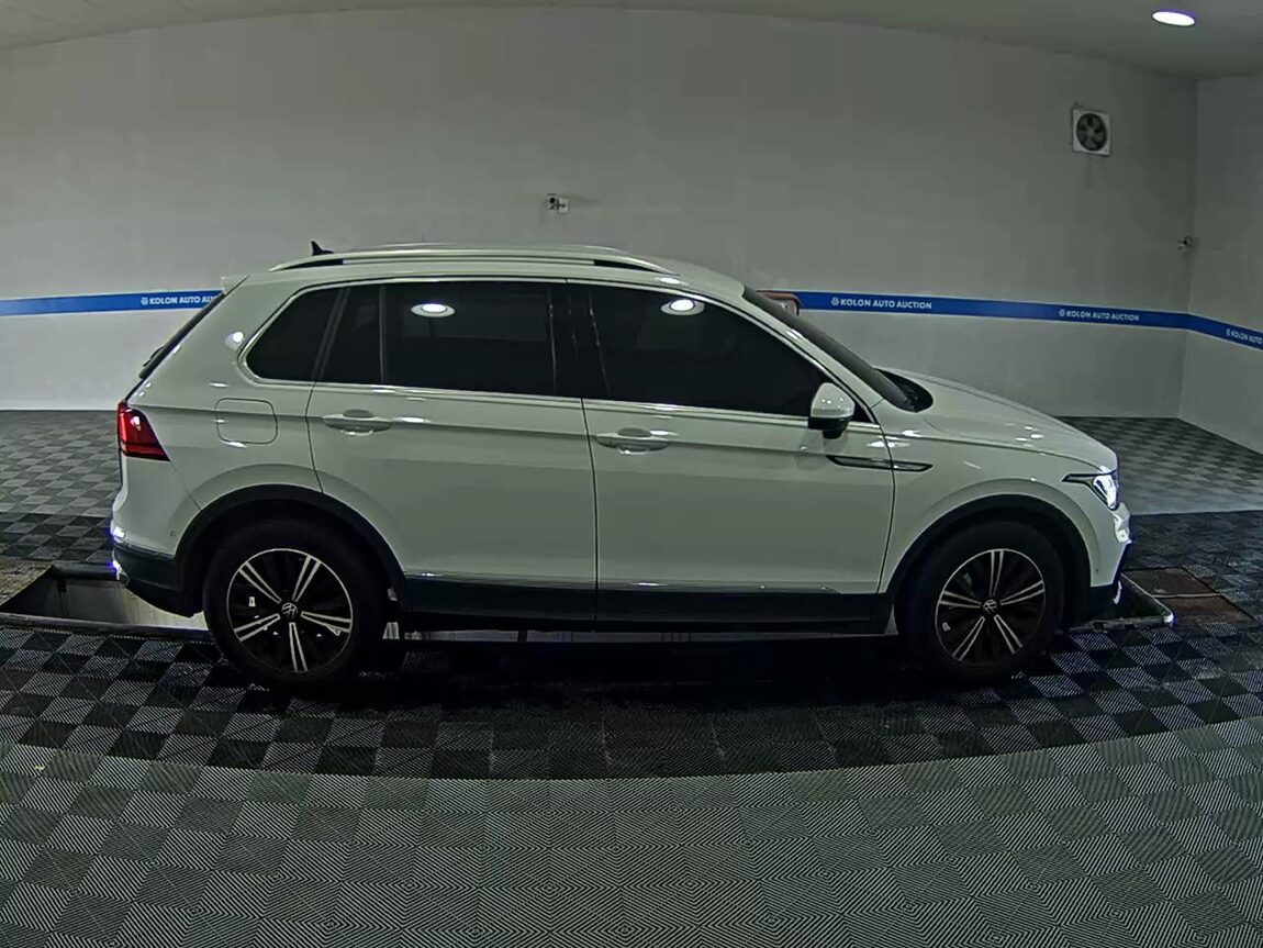 VOLKSWAGEN TIGUAN (2ND GEN) 2.0 TDI PREMIUM 2023 - zdjęcie 4