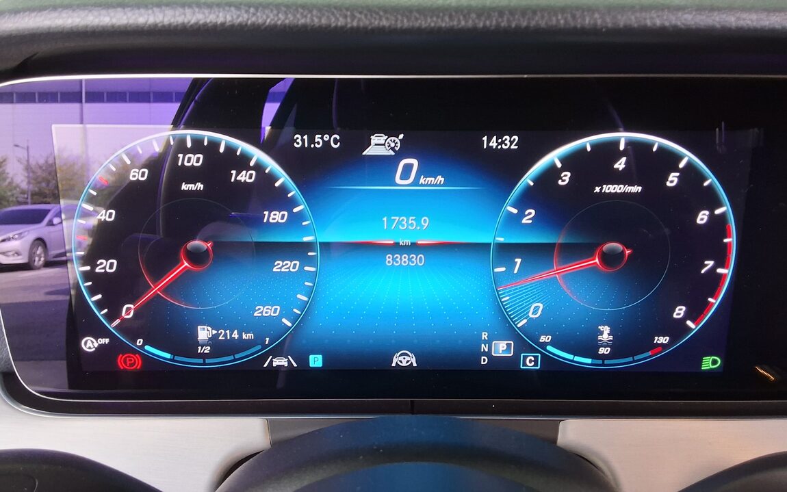 MERCEDES-BENZ E-CLASS (5TH GEN) E250 AVANTGARDE 2021 - zdjęcie 9