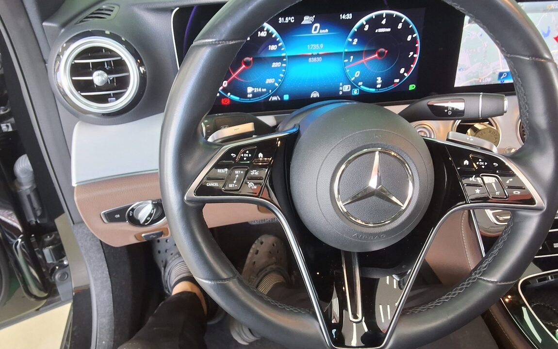 MERCEDES-BENZ E-CLASS (5TH GEN) E250 AVANTGARDE 2021 - zdjęcie 17