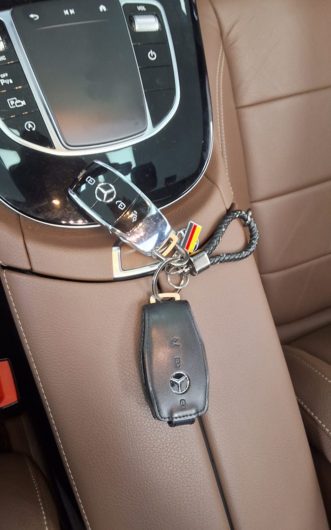 MERCEDES-BENZ E-CLASS (5TH GEN) E250 AVANTGARDE 2021 - zdjęcie 20