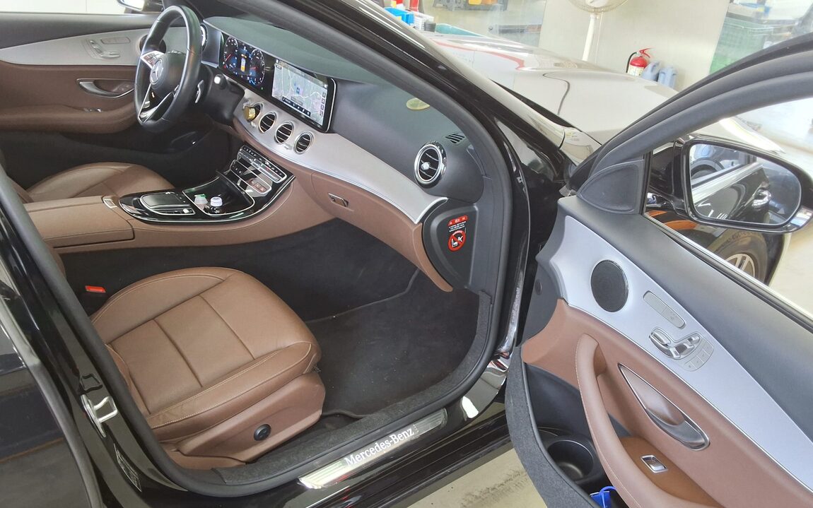 MERCEDES-BENZ E-CLASS (5TH GEN) E250 AVANTGARDE 2021 - zdjęcie 14