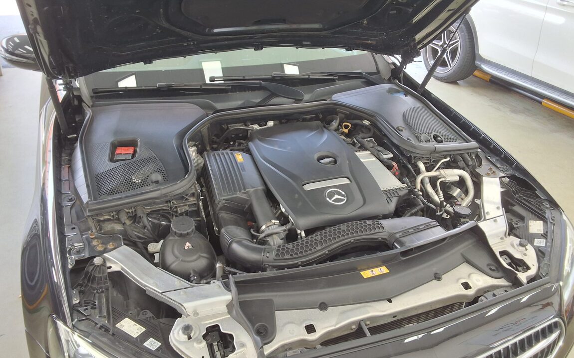 MERCEDES-BENZ E-CLASS (5TH GEN) E250 AVANTGARDE 2021 - zdjęcie 22