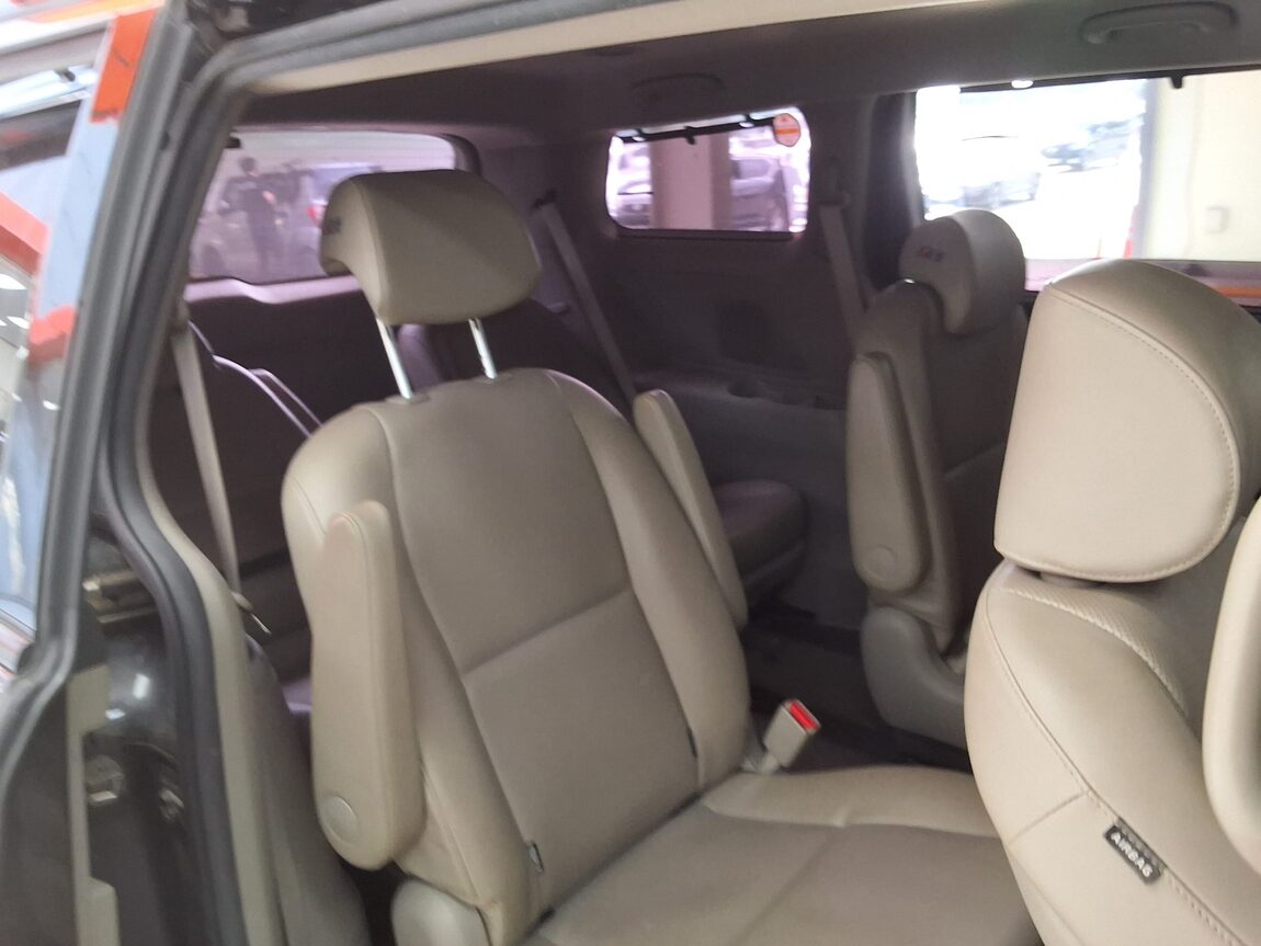 KIA ALL NEW CARNIVAL 9-SEATER DIESEL PRESTIGE 2017 - zdjęcie 14