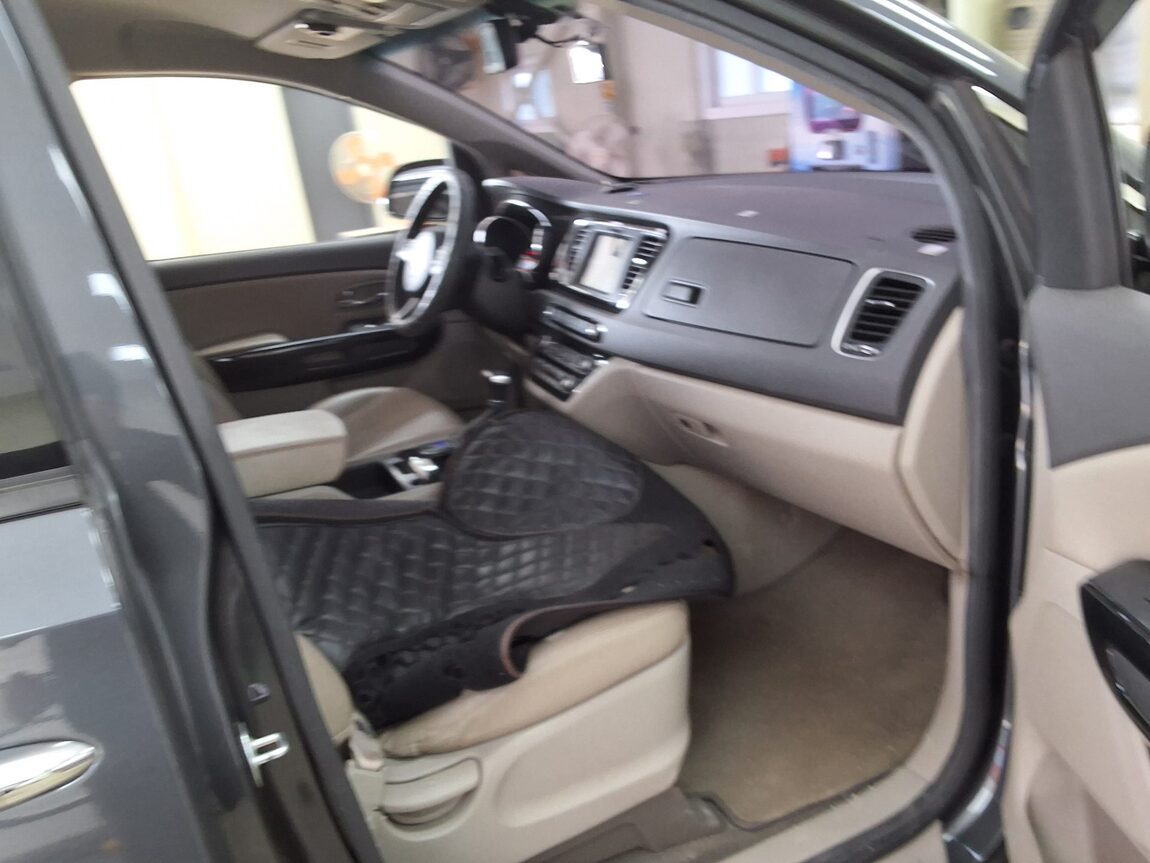 KIA ALL NEW CARNIVAL 9-SEATER DIESEL PRESTIGE 2017 - zdjęcie 15