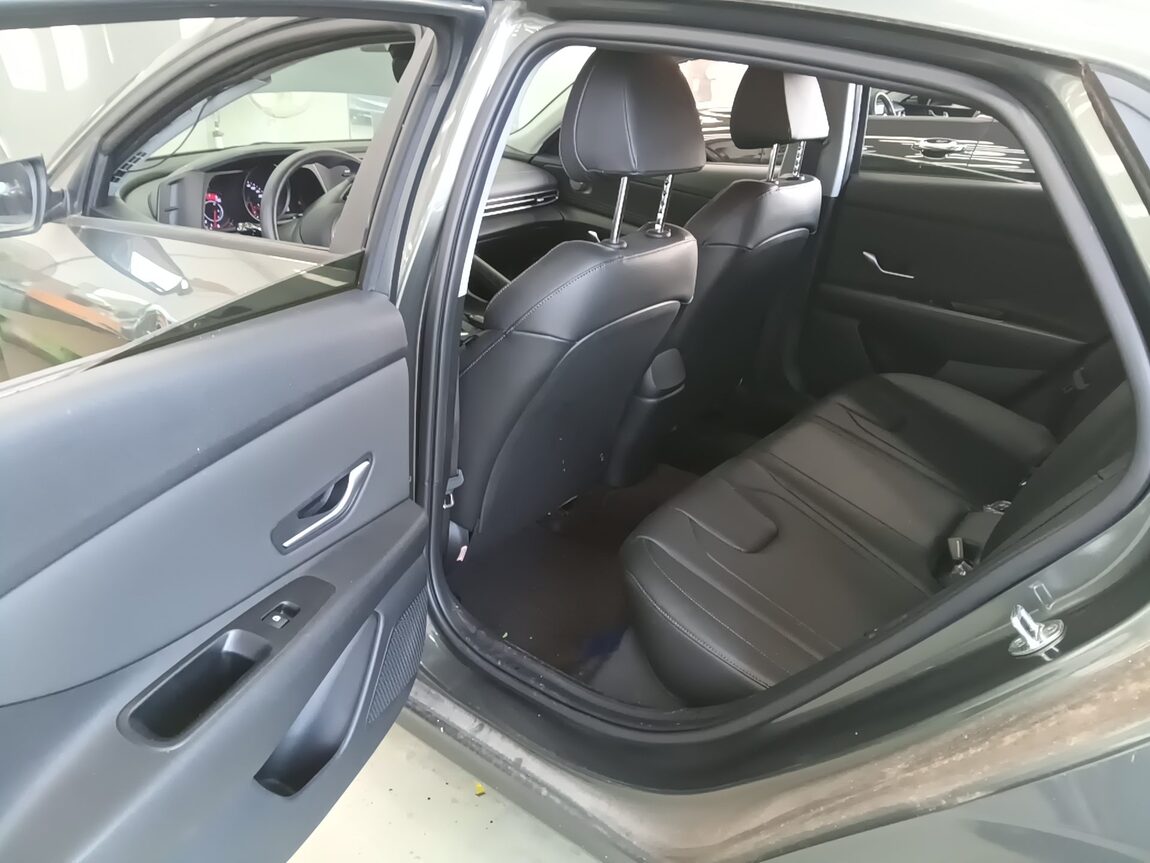 HYUNDAI AVANTE (CN7) 1.6 GASOLINE SMART 2023 - zdjęcie 12