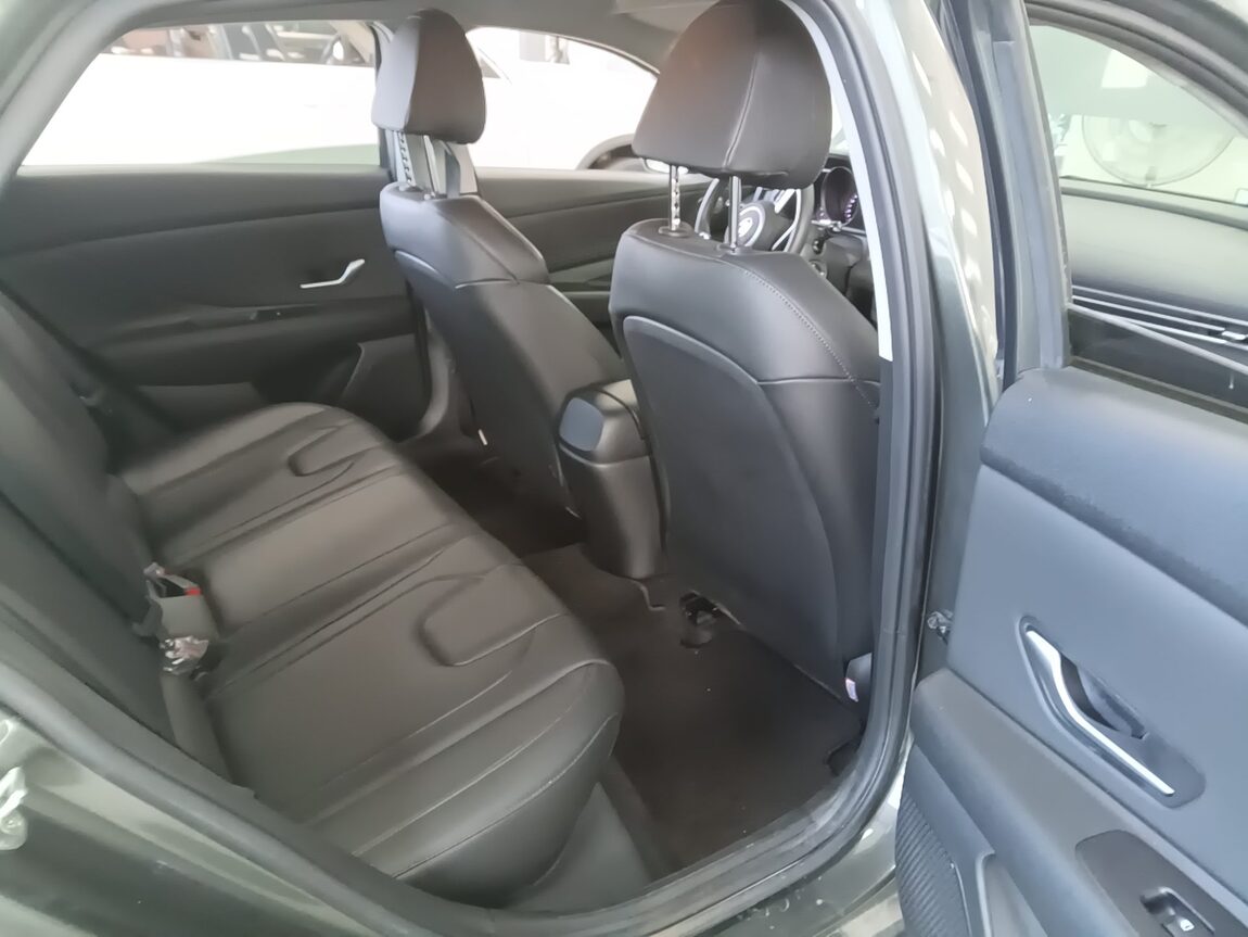 HYUNDAI AVANTE (CN7) 1.6 GASOLINE SMART 2023 - zdjęcie 13