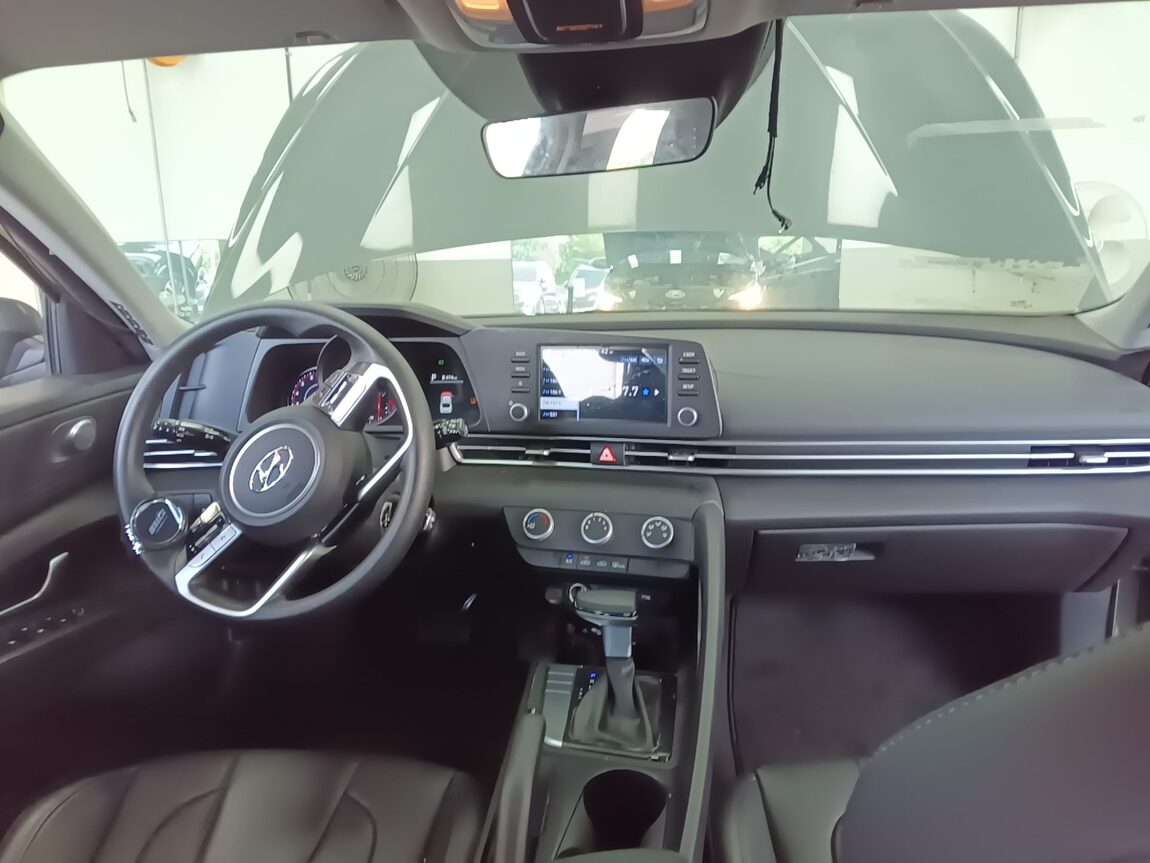 HYUNDAI AVANTE (CN7) 1.6 GASOLINE SMART 2023 - zdjęcie 36