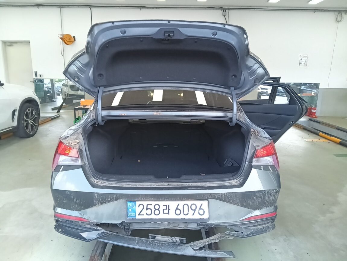 HYUNDAI AVANTE (CN7) 1.6 GASOLINE SMART 2023 - zdjęcie 15