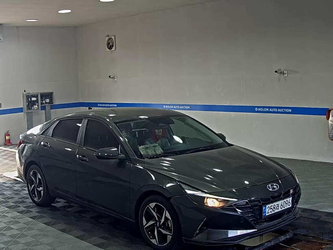 HYUNDAI AVANTE (CN7) 1.6 GASOLINE SMART 2023 - zdjęcie 3