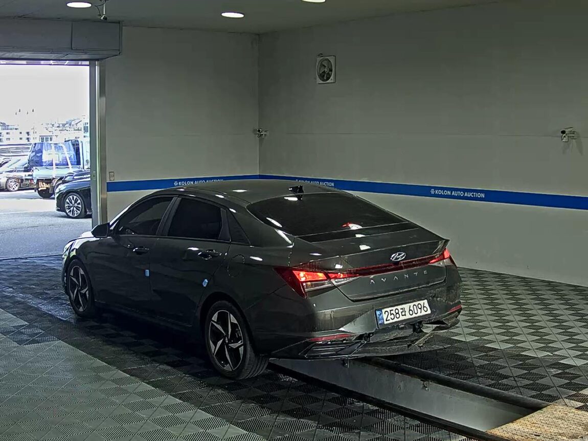 HYUNDAI AVANTE (CN7) 1.6 GASOLINE SMART 2023 - zdjęcie 6