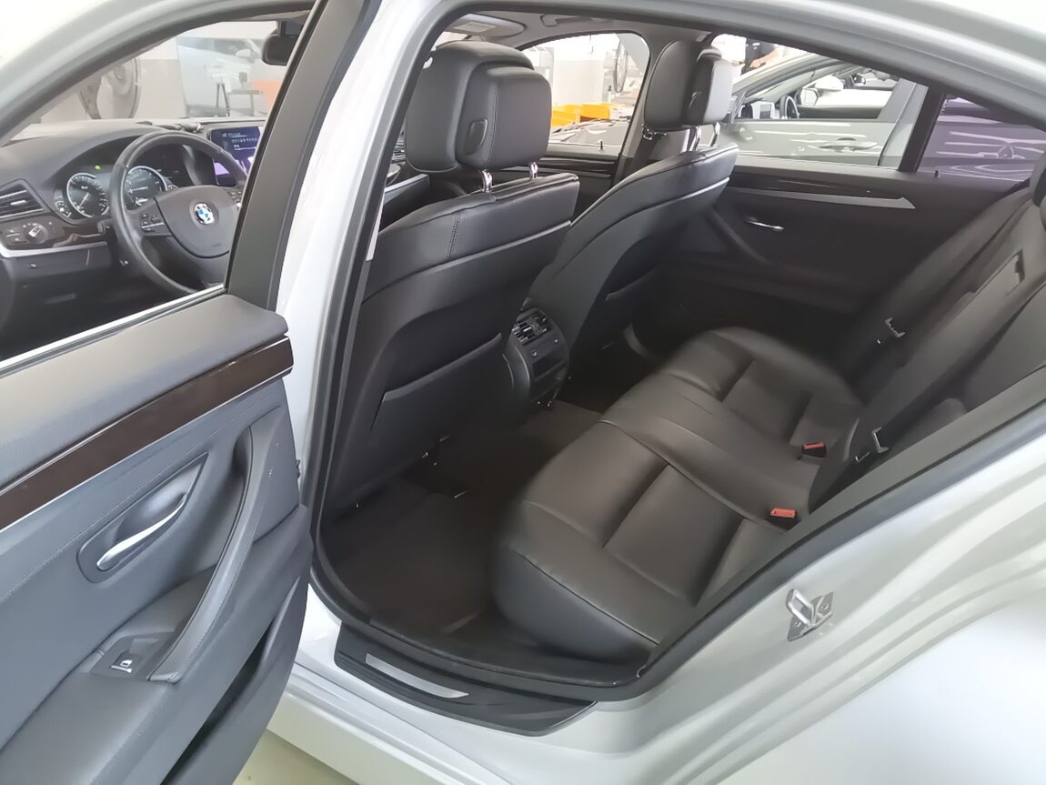 BMW 5 SERIES (6TH GEN) 528i xDRIVE 2013 - zdjęcie 12