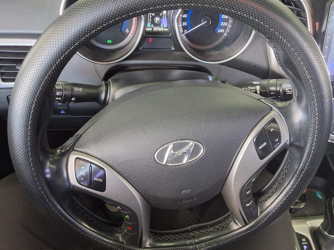 HYUNDAI NEW i30 1.6 VGT PYL 2014 - zdjęcie 17