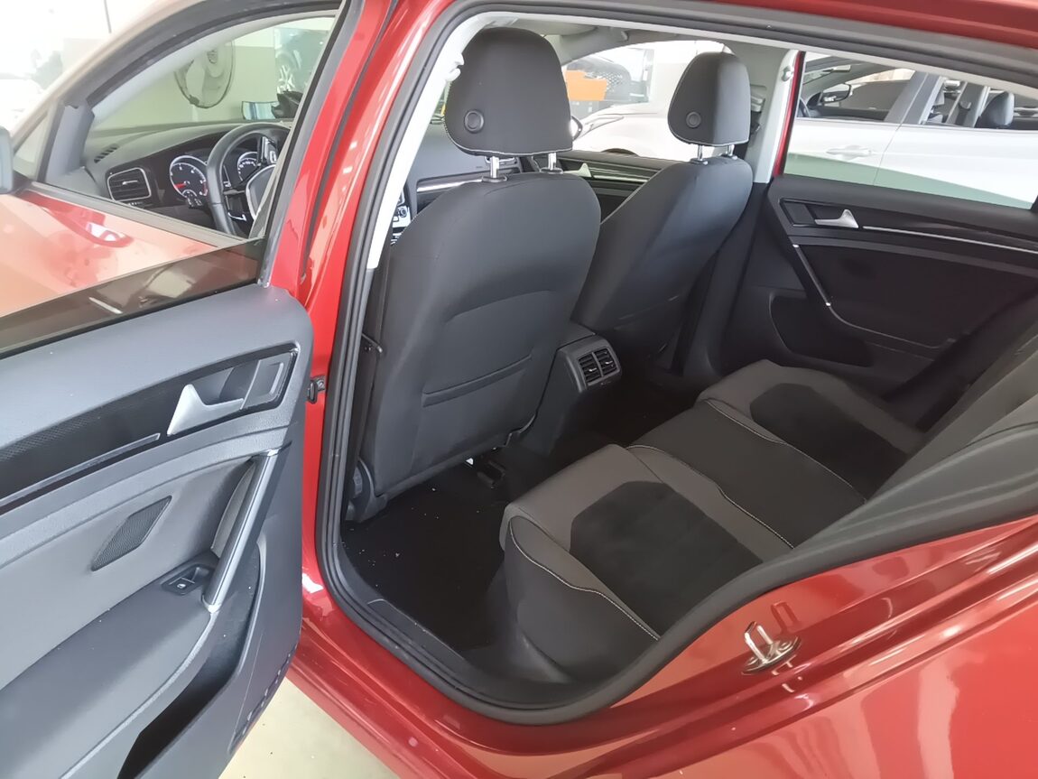 VOLKSWAGEN GOLF (7TH GEN) 2.0 TDI 2015 - zdjęcie 12