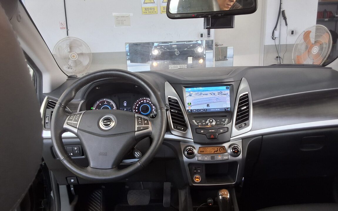 KG MOBILITY (SSANGYONG) NEW KORANDO C 2.2 AWD RX LUXURY MODEL 2017 - zdjęcie 11