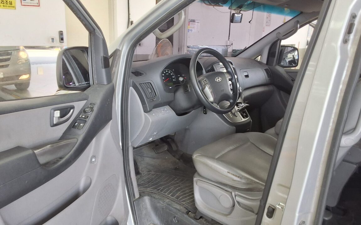 HYUNDAI GRAND STAREX 12-SEATER DIESEL CVX LUXURY 2016 - zdjęcie 3