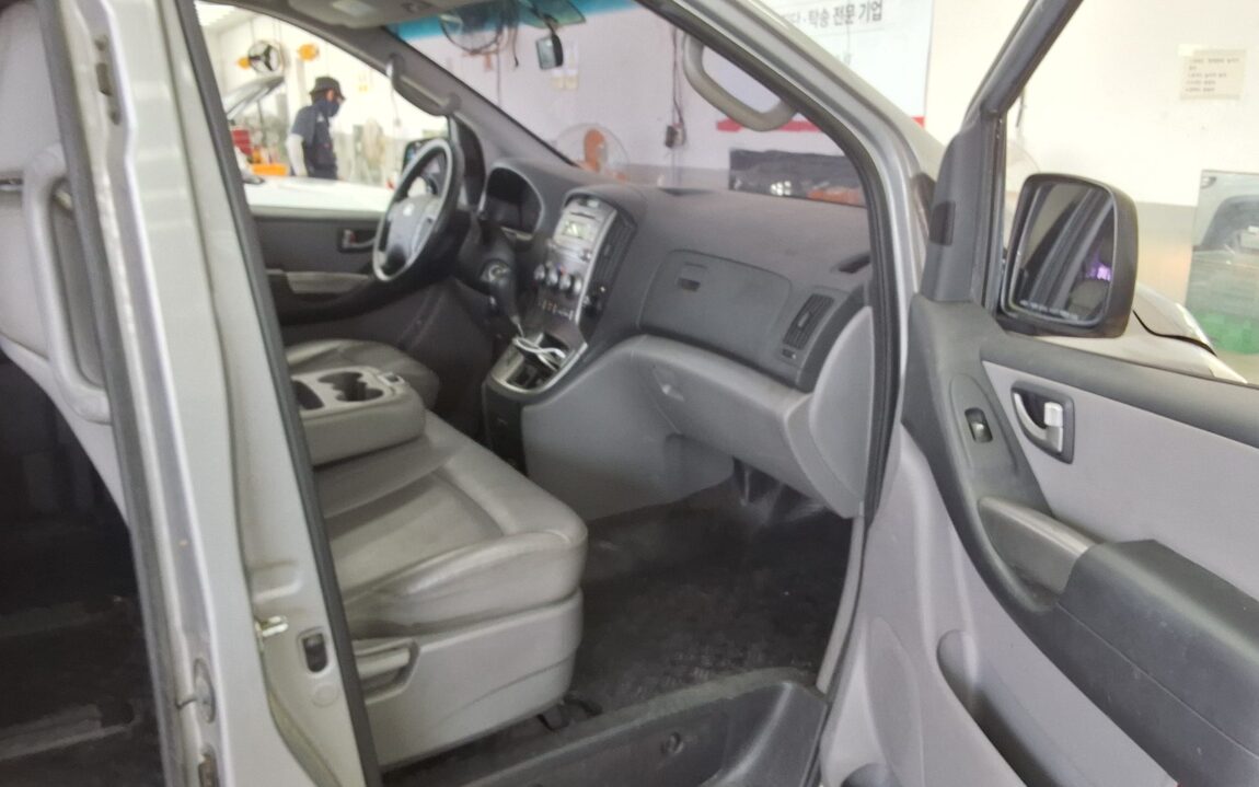 HYUNDAI GRAND STAREX 12-SEATER DIESEL CVX LUXURY 2016 - zdjęcie 7
