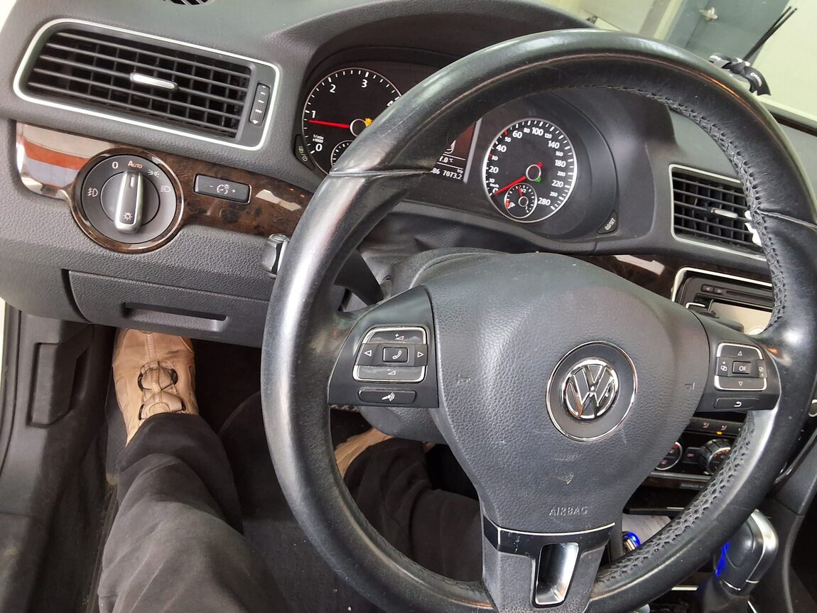 VOLKSWAGEN THE NEW PASSAT (7TH GEN) 2.0 TDI 2015 - zdjęcie 23