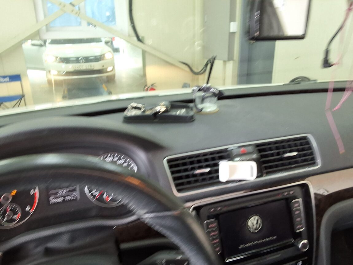VOLKSWAGEN THE NEW PASSAT (7TH GEN) 2.0 TDI 2015 - zdjęcie 25