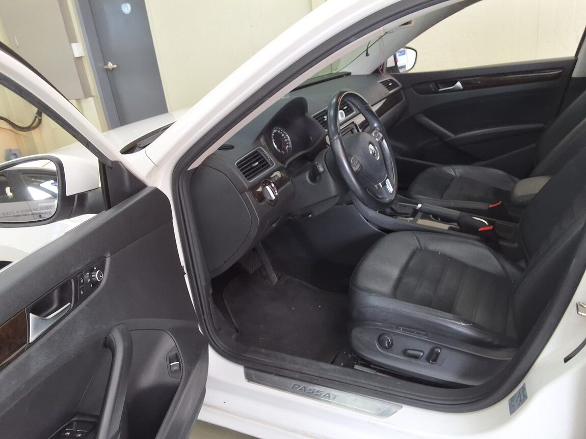 VOLKSWAGEN THE NEW PASSAT (7TH GEN) 2.0 TDI 2015 - zdjęcie 11