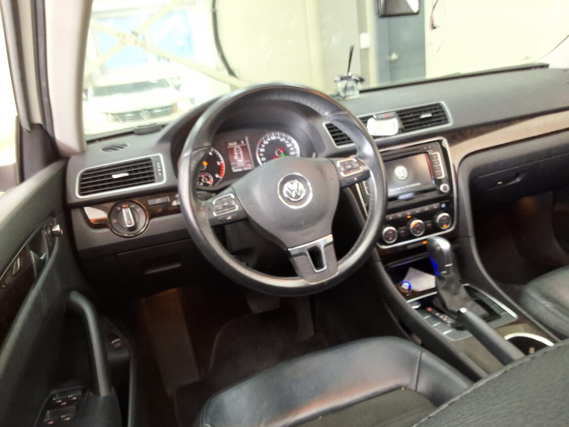 VOLKSWAGEN THE NEW PASSAT (7TH GEN) 2.0 TDI 2015 - zdjęcie 12