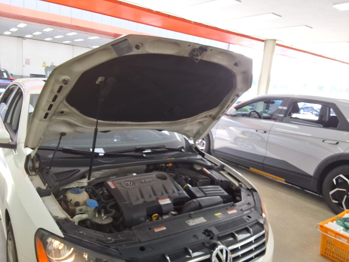 VOLKSWAGEN THE NEW PASSAT (7TH GEN) 2.0 TDI 2015 - zdjęcie 18