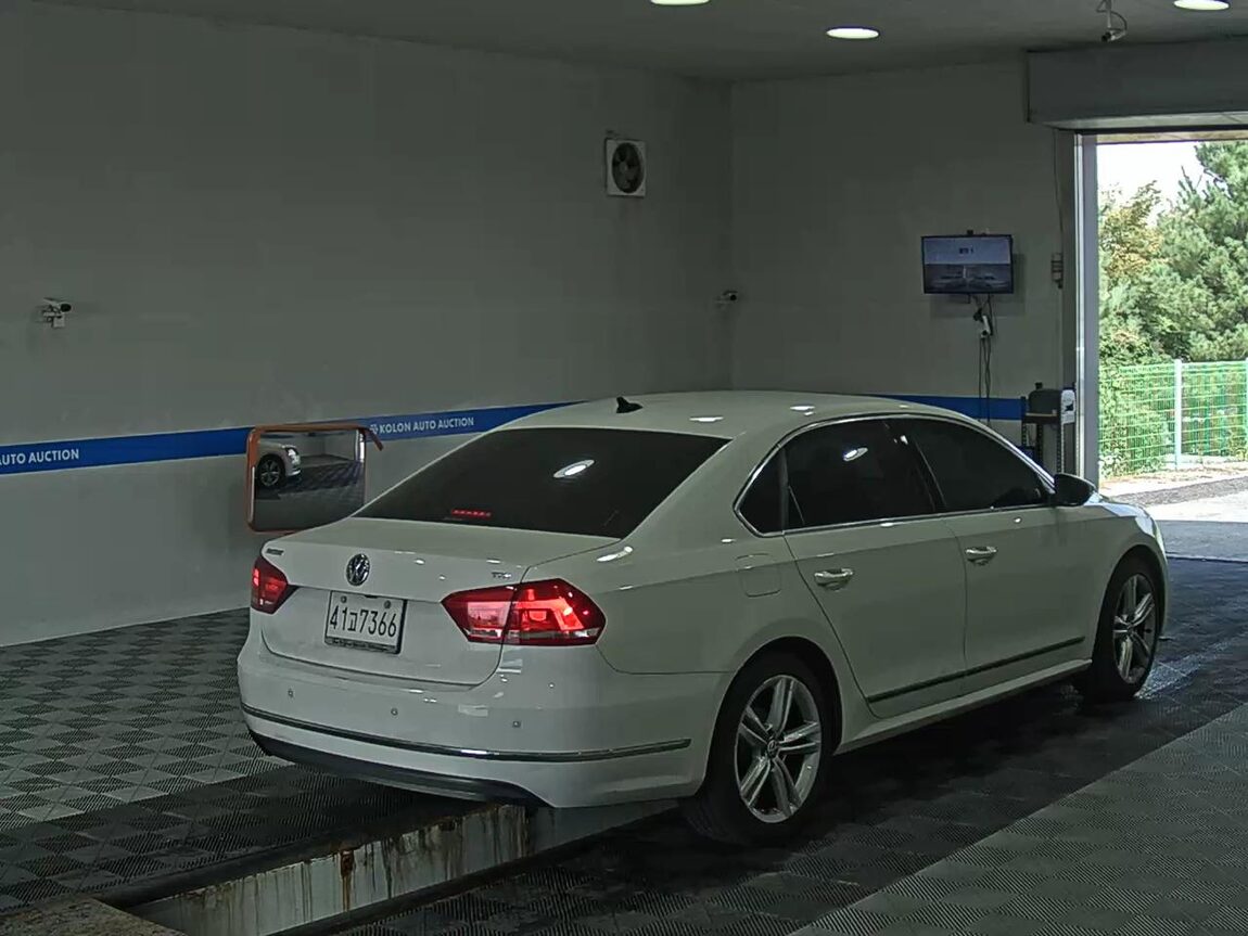 VOLKSWAGEN THE NEW PASSAT (7TH GEN) 2.0 TDI 2015 - zdjęcie 5