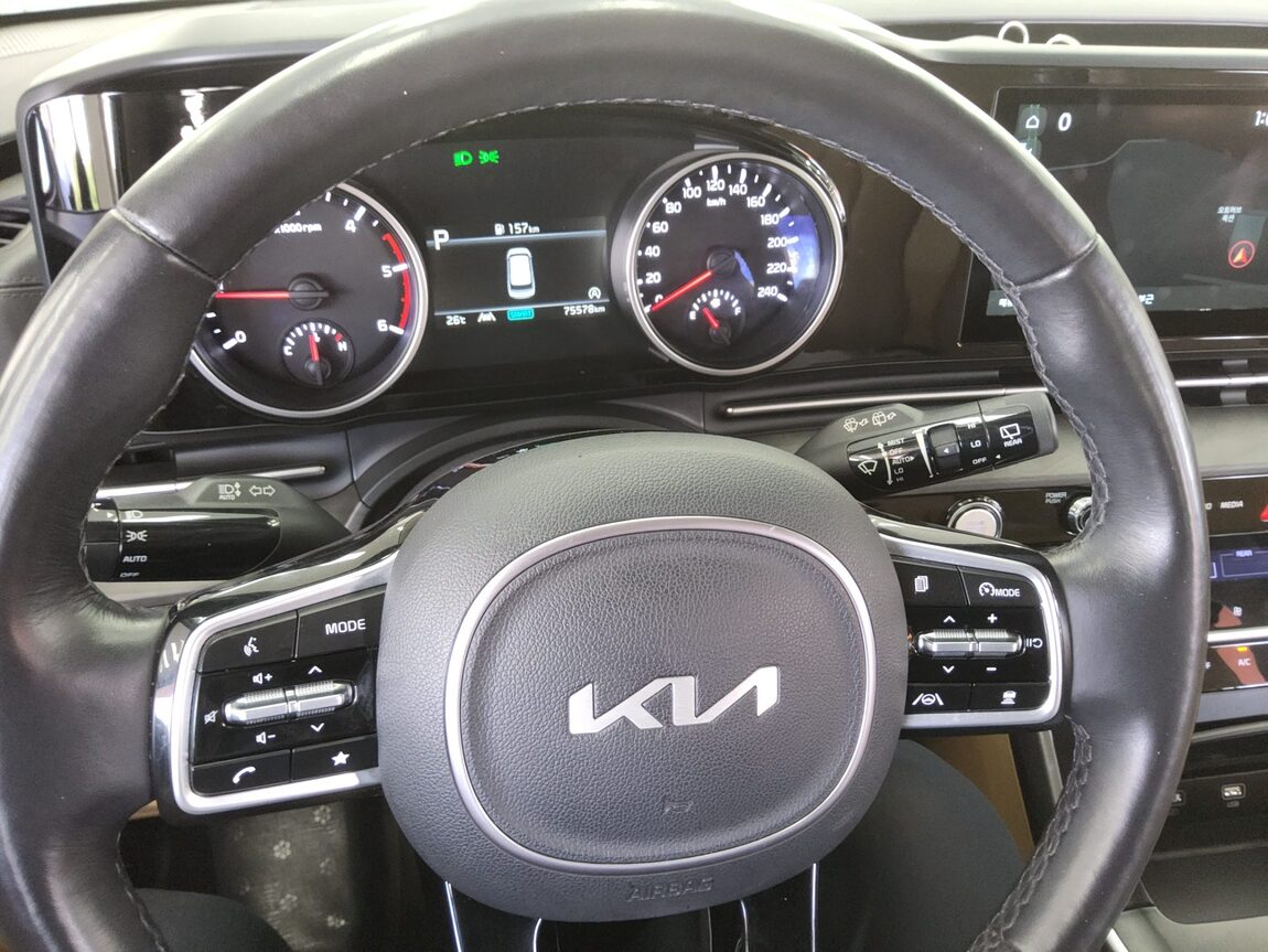 KIA NEW CARNIVAL (KA4) 9-SEATER DIESEL PRESTIGE 2023 - zdjęcie 17