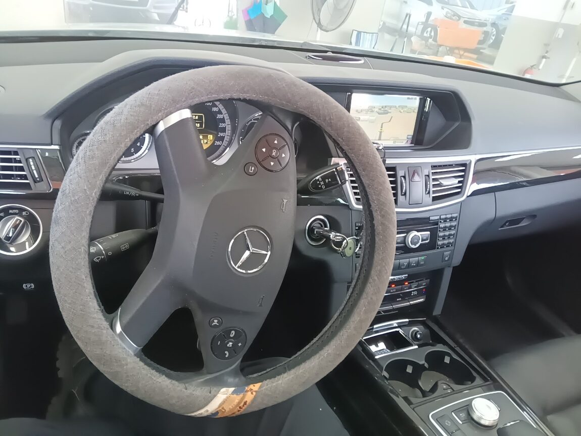 MERCEDES-BENZ E-CLASS (4TH GEN) E220 CDI AVANTGARDE 2012 - zdjęcie 17