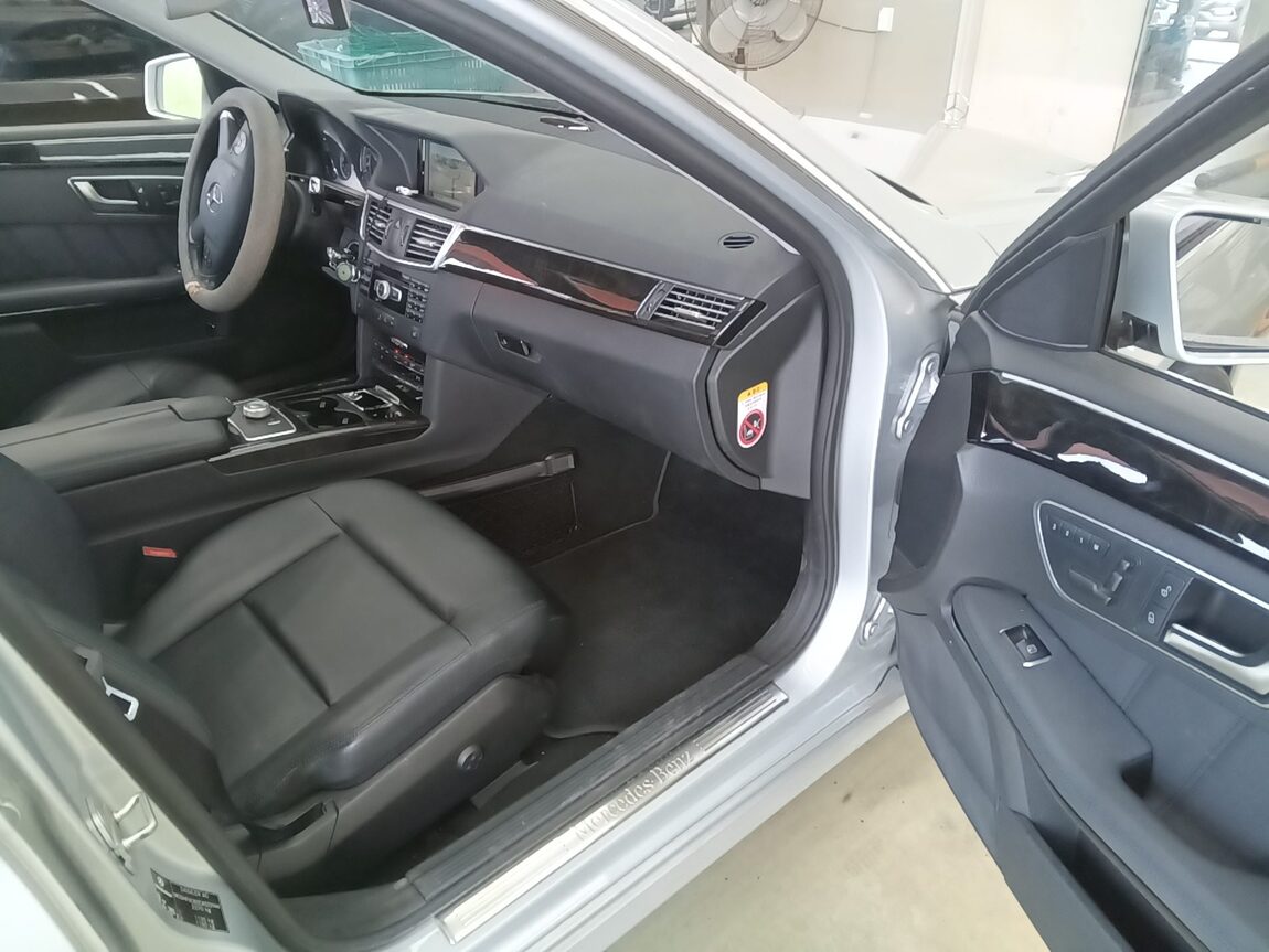 MERCEDES-BENZ E-CLASS (4TH GEN) E220 CDI AVANTGARDE 2012 - zdjęcie 14