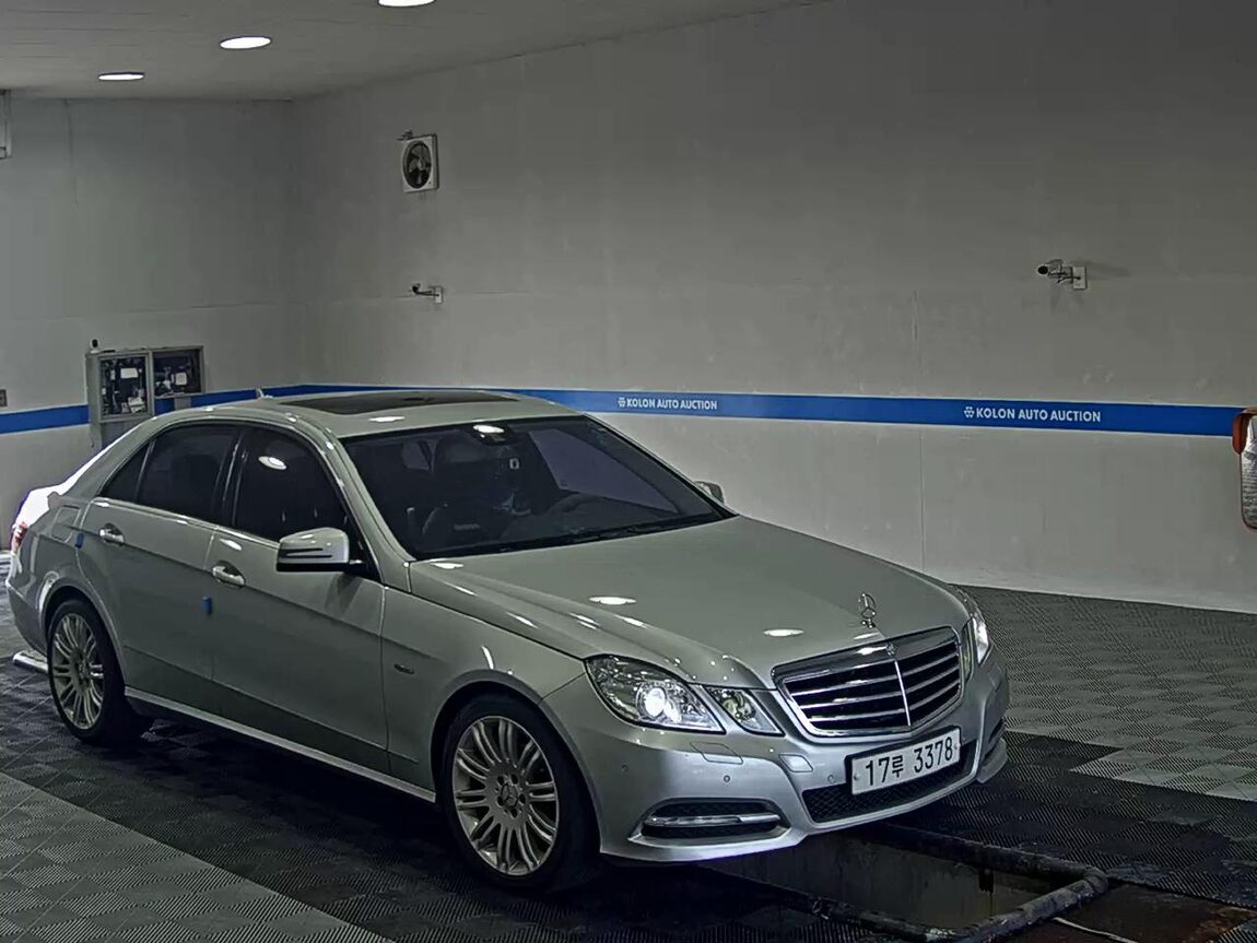 MERCEDES-BENZ E-CLASS (4TH GEN) E220 CDI AVANTGARDE 2012 - zdjęcie 3