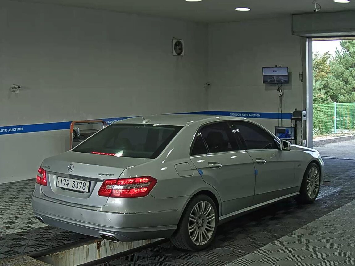 MERCEDES-BENZ E-CLASS (4TH GEN) E220 CDI AVANTGARDE 2012 - zdjęcie 5
