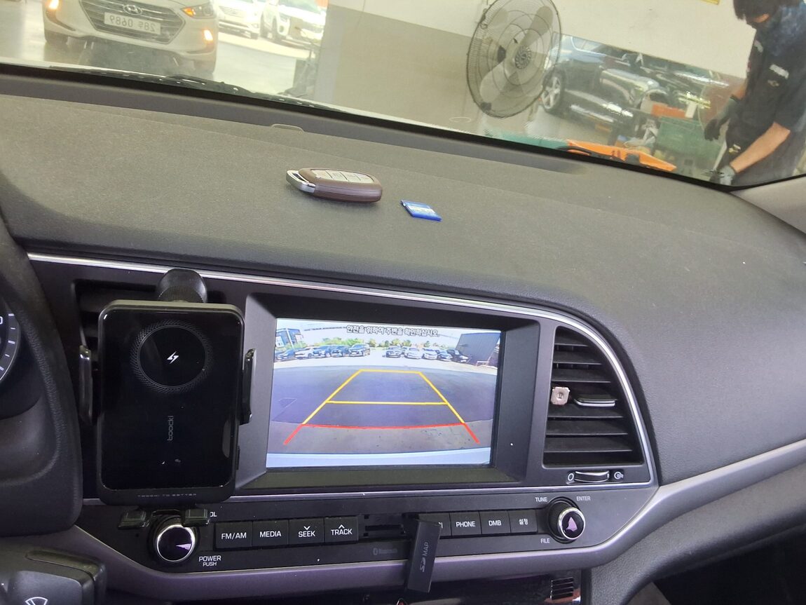 HYUNDAI AVANTE AD 1.6 GDi MODERN 2017 - zdjęcie 19