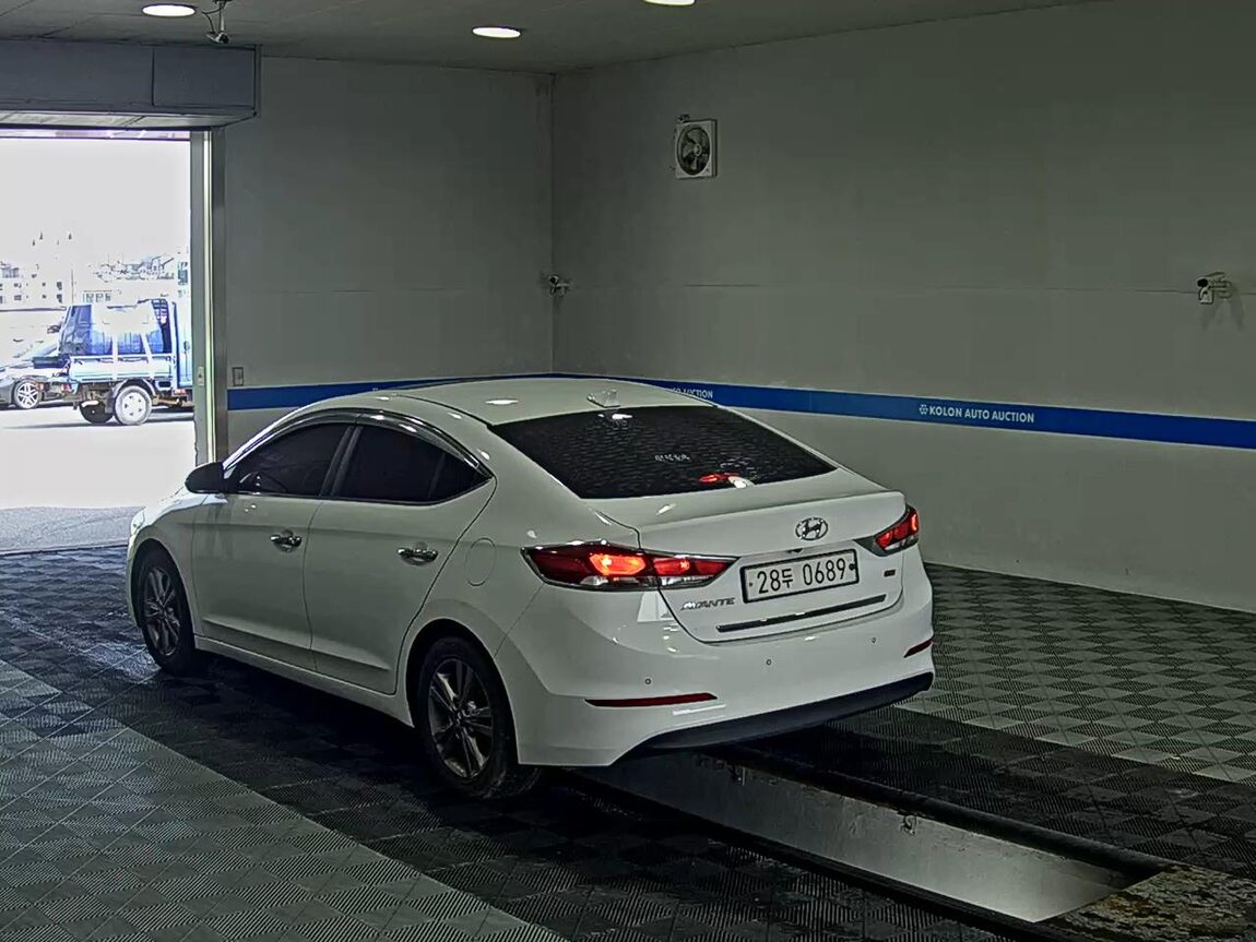 HYUNDAI AVANTE AD 1.6 GDi MODERN 2017 - zdjęcie 6