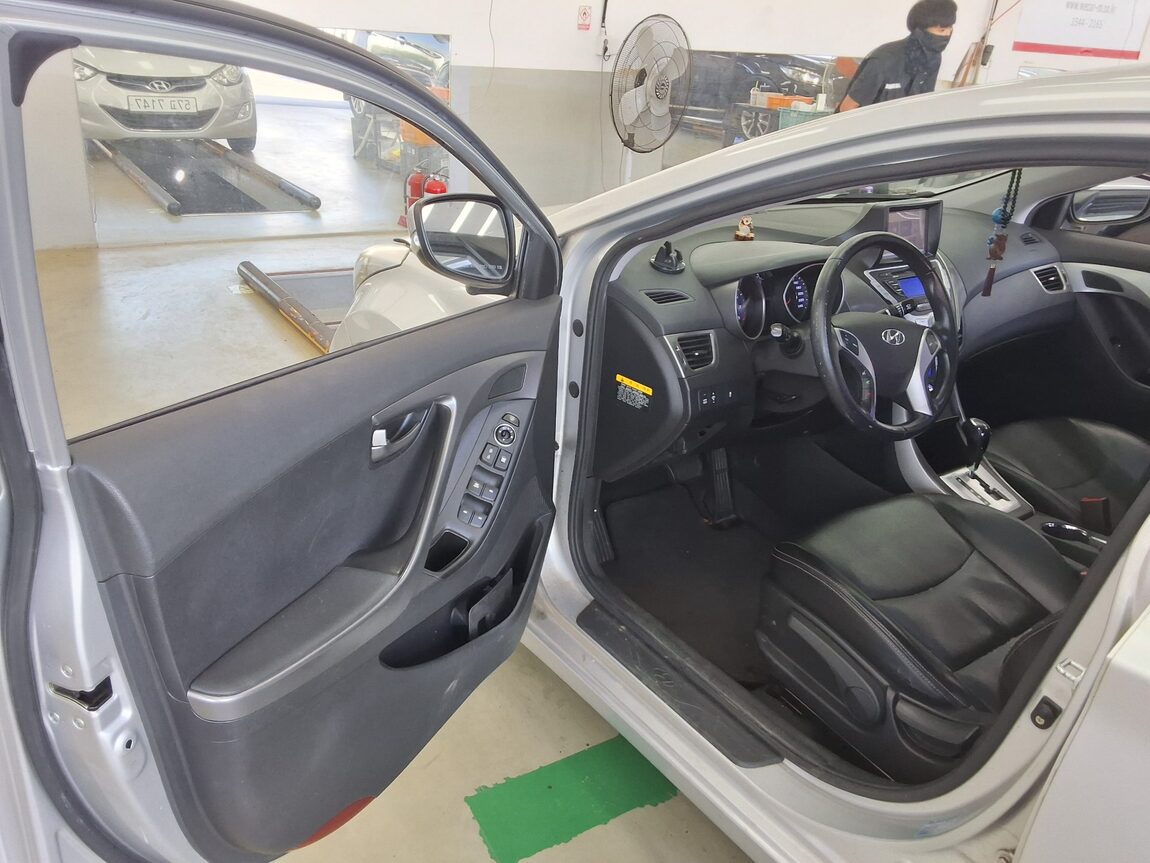 HYUNDAI AVANTE MD M16 GDi LUXURY 2012 - zdjęcie 10