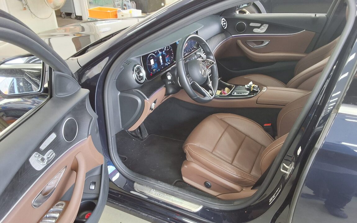 MERCEDES-BENZ E-CLASS (5TH GEN) E250 AVANTGARDE 2022 - zdjęcie 10