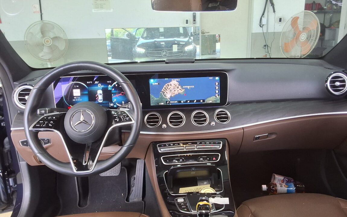 MERCEDES-BENZ E-CLASS (5TH GEN) E250 AVANTGARDE 2022 - zdjęcie 11