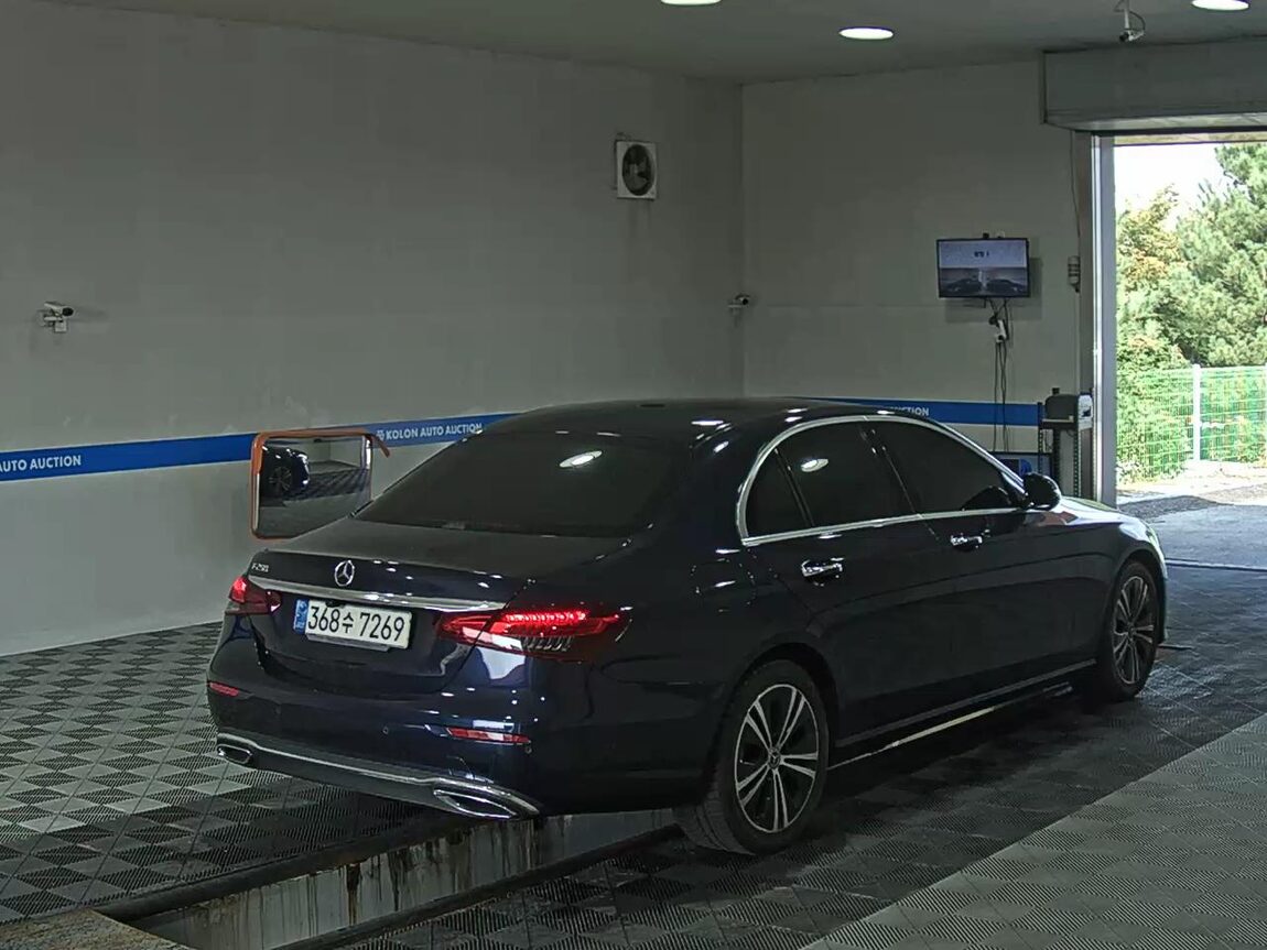 MERCEDES-BENZ E-CLASS (5TH GEN) E250 AVANTGARDE 2022 - zdjęcie 5
