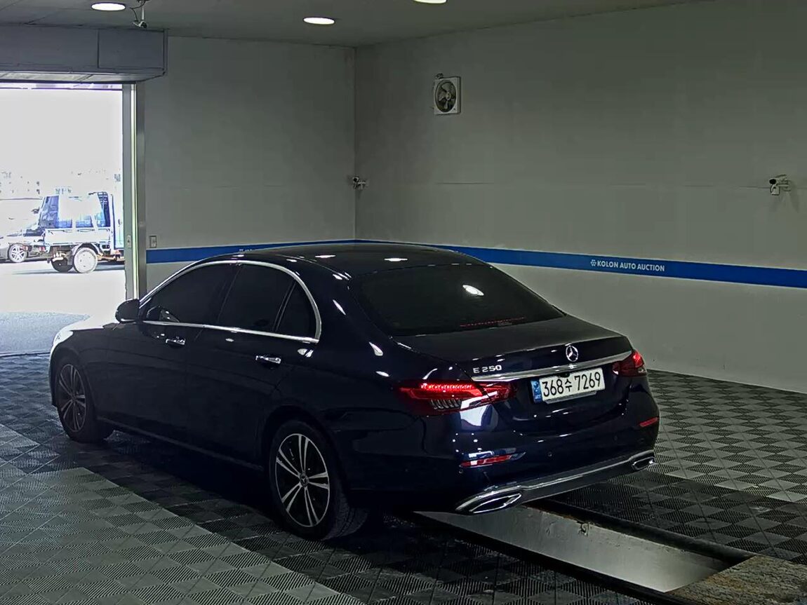 MERCEDES-BENZ E-CLASS (5TH GEN) E250 AVANTGARDE 2022 - zdjęcie 6