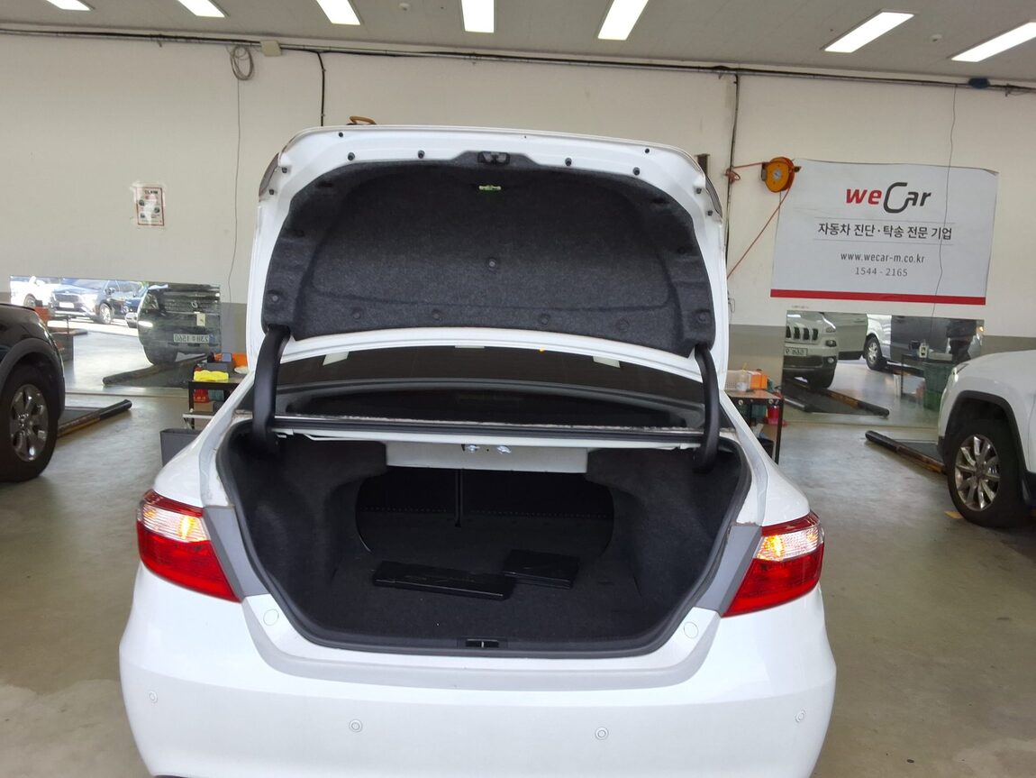 TOYOTA CAMRY (9TH GEN) 2.5 XLE 2015 - zdjęcie 15