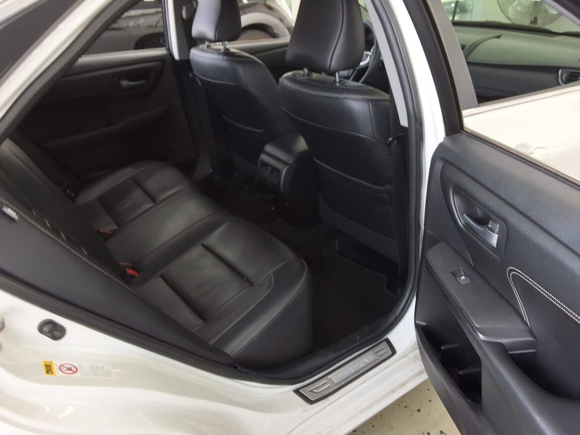 TOYOTA CAMRY (9TH GEN) 2.5 XLE 2015 - zdjęcie 13