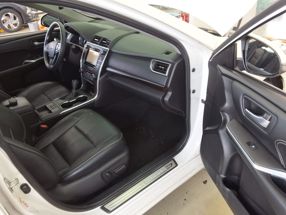 TOYOTA CAMRY (9TH GEN) 2.5 XLE 2015 - zdjęcie 14